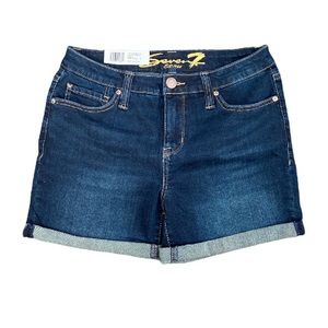 Seven 7 size 6 These classic five-pocket cutoff shorts.